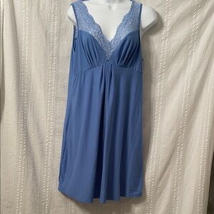 Cinema Etoile periwinkle blue Lace-Trim V-Neck sleeping gown size medium